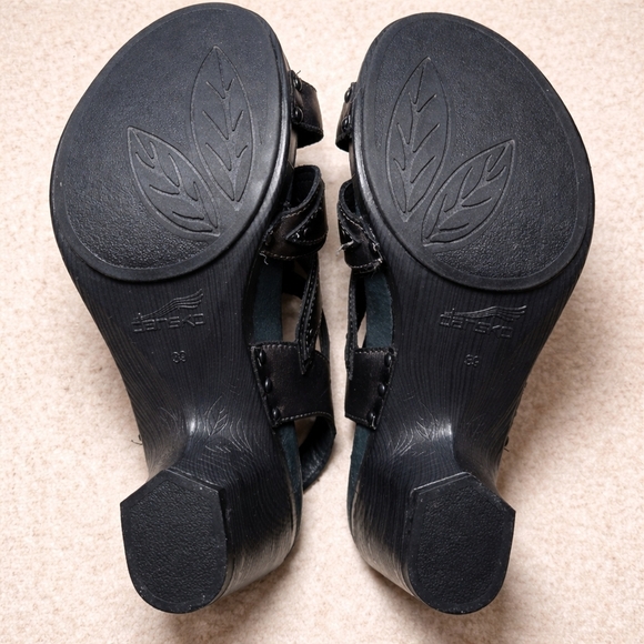 Dansko Nina Floral Cutout Wedge Sandals | Black Graphite Leather | EU 39 - Picture 9 of 12